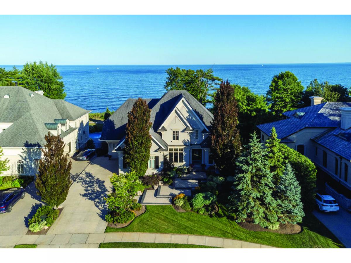 Picture of Home For Sale in Oakville, Ontario, Canada