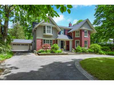 Home For Sale in Oakville, Canada