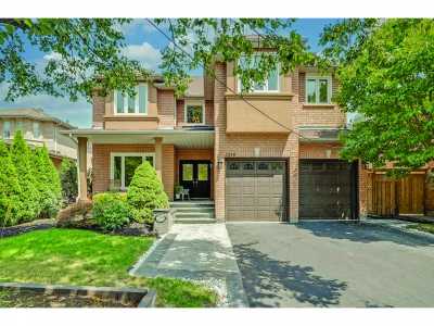 Home For Sale in Oakville, Canada