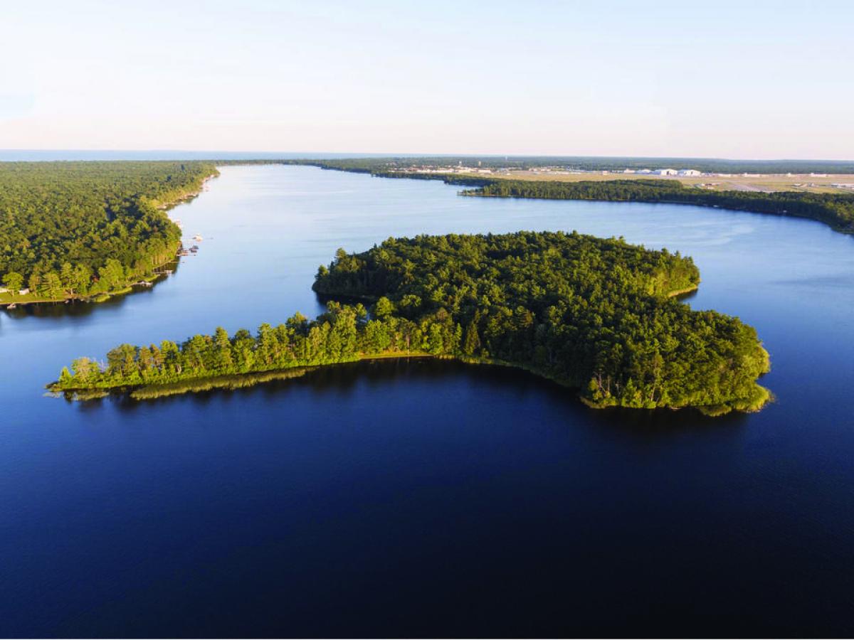 Picture of Home For Sale in Oscoda, Michigan, United States