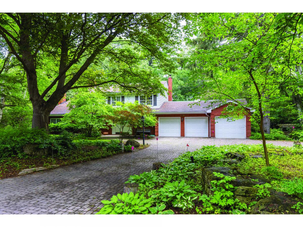 Picture of Home For Sale in Oakville, Ontario, Canada