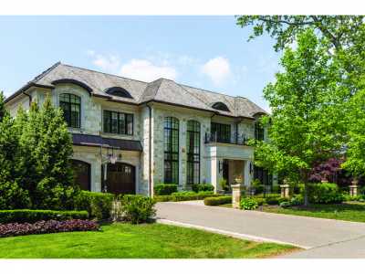 Home For Sale in Oakville, Canada