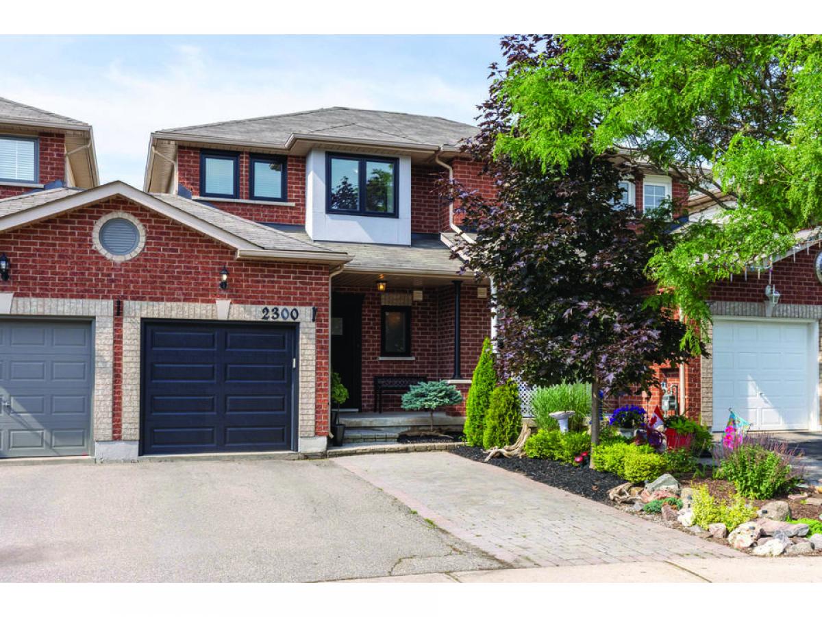 Picture of Home For Sale in Oakville, Ontario, Canada