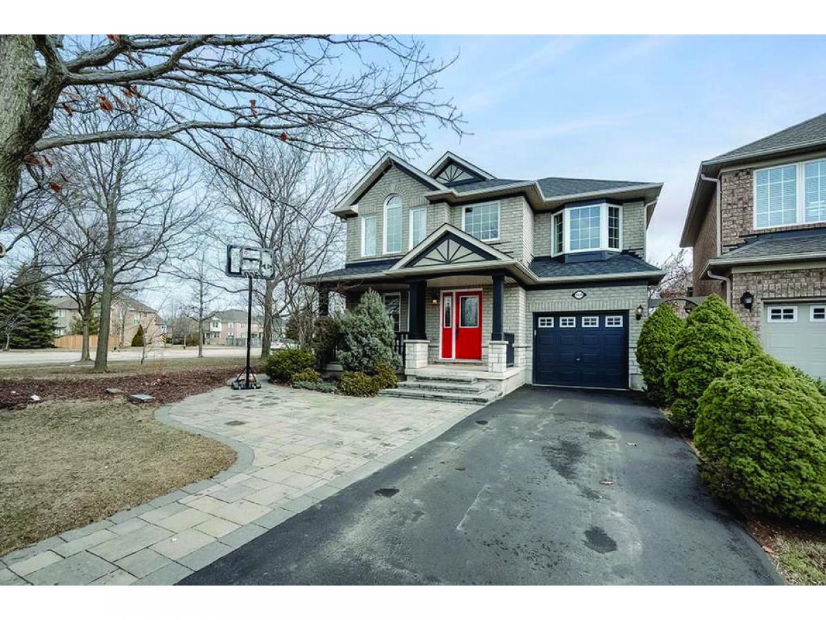 Picture of Home For Sale in Oakville, Ontario, Canada