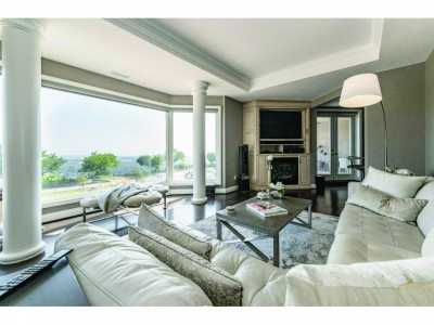 Condo For Sale in Hamilton, Canada