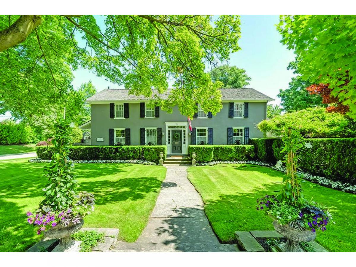 Picture of Home For Sale in Oakville, Ontario, Canada