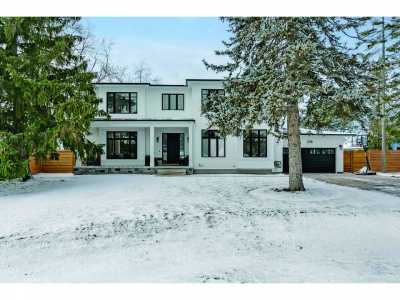 Home For Sale in Oakville, Canada