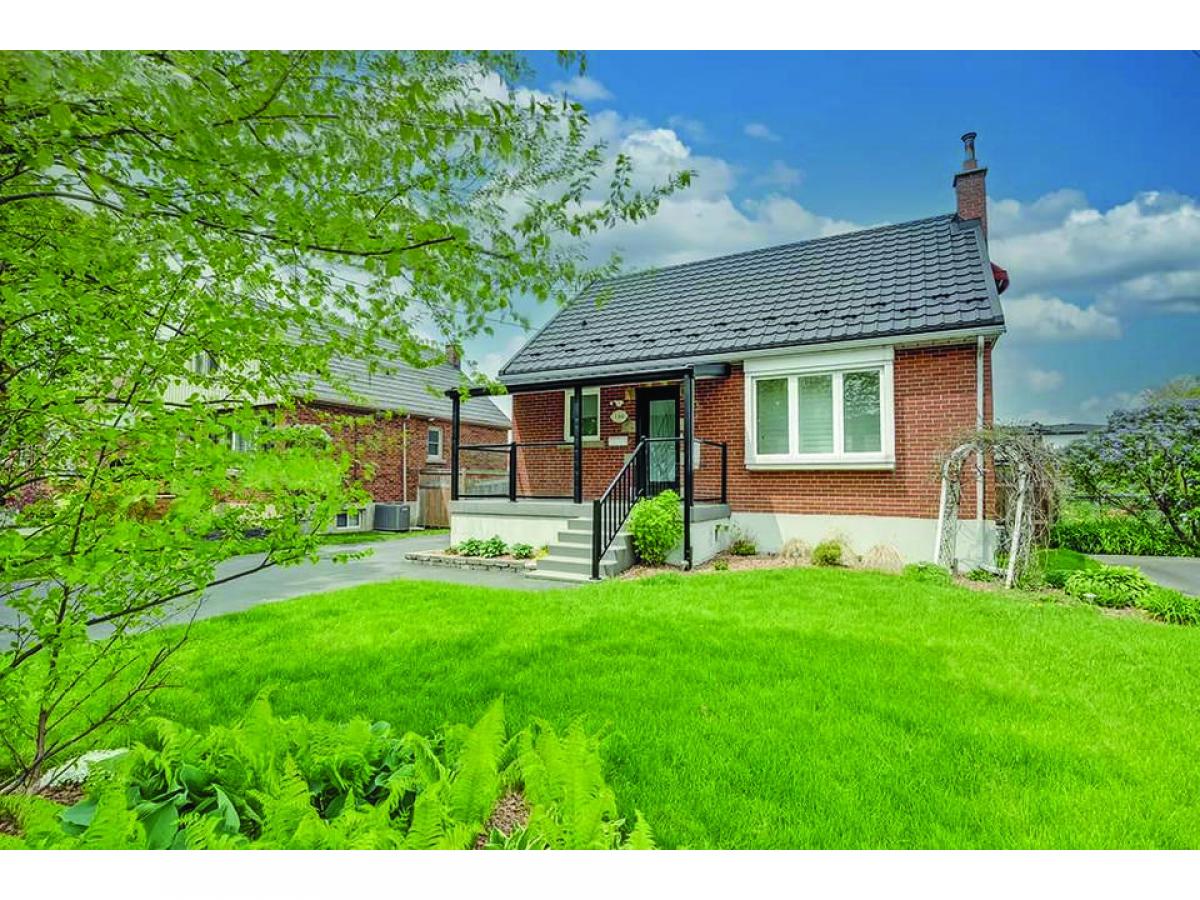 Picture of Home For Sale in Oakville, Ontario, Canada