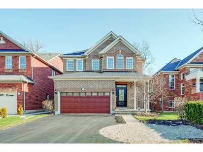 Condo For Sale in Oakville, Canada