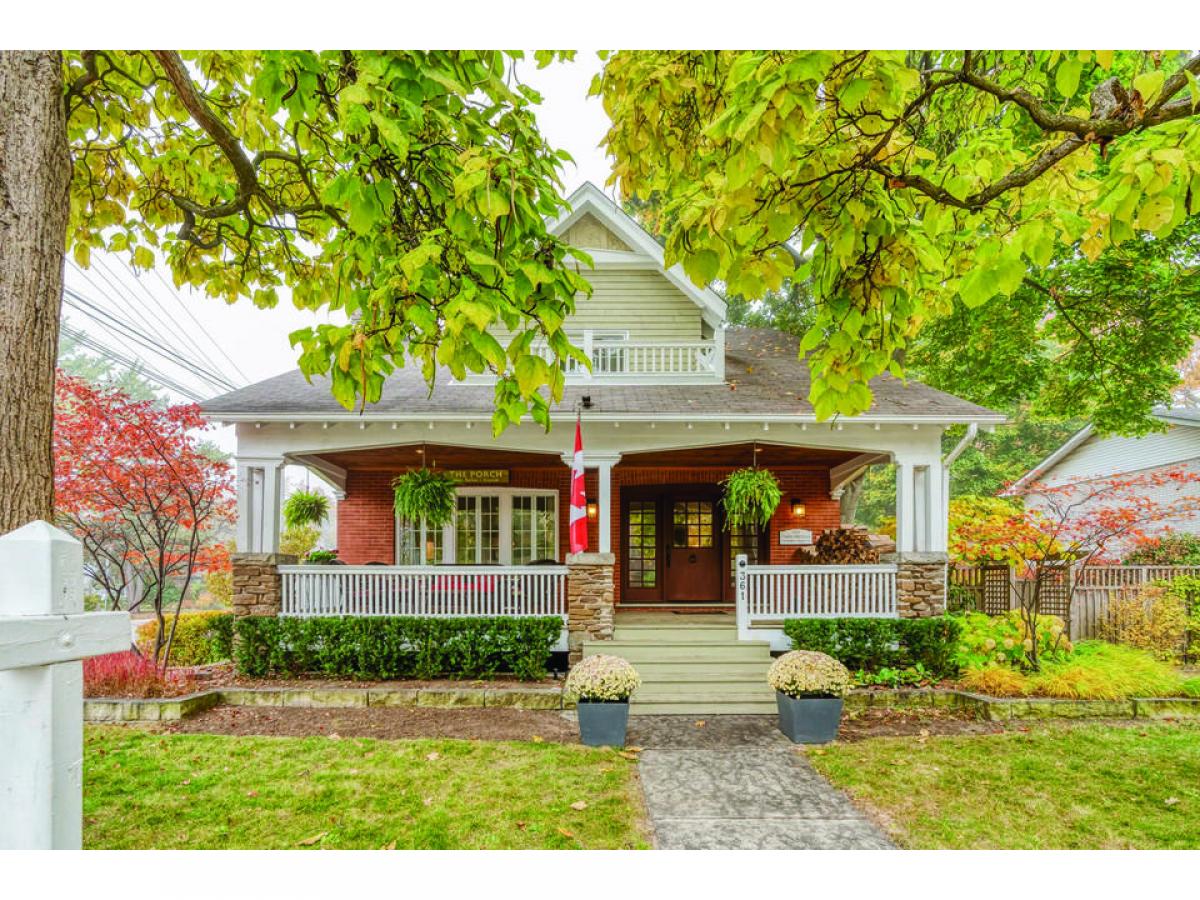 Picture of Home For Sale in Oakville, Ontario, Canada