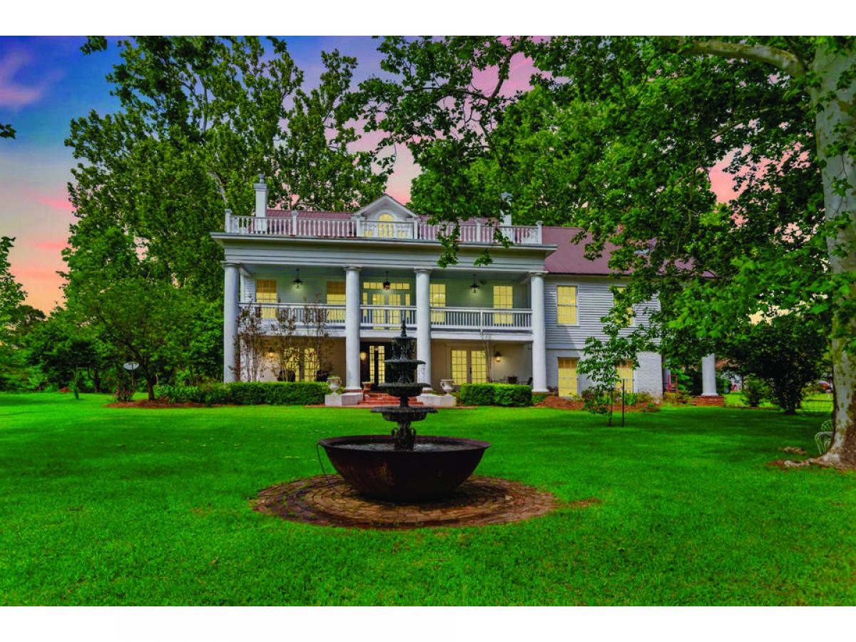 Picture of Home For Sale in Marshall, Texas, United States