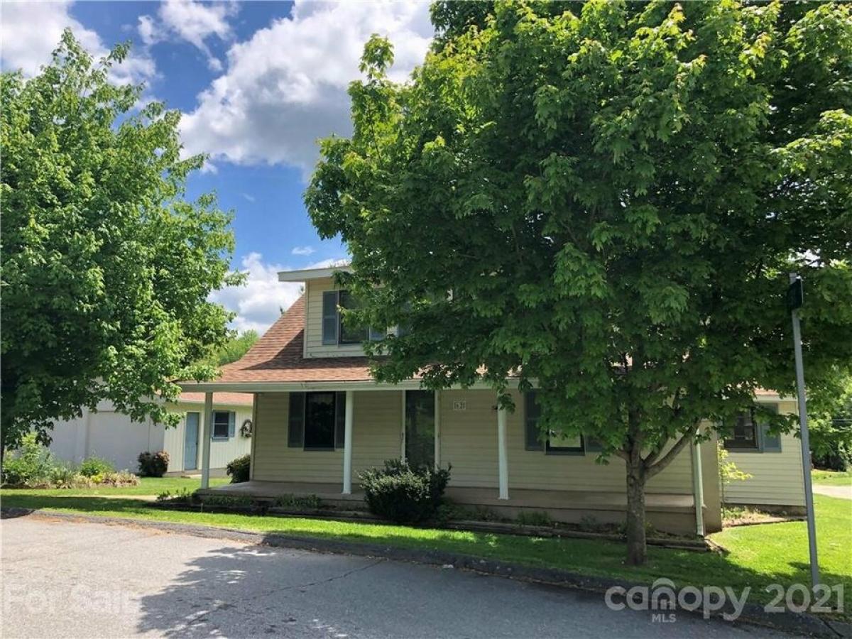 Picture of Home For Sale in Fletcher, North Carolina, United States