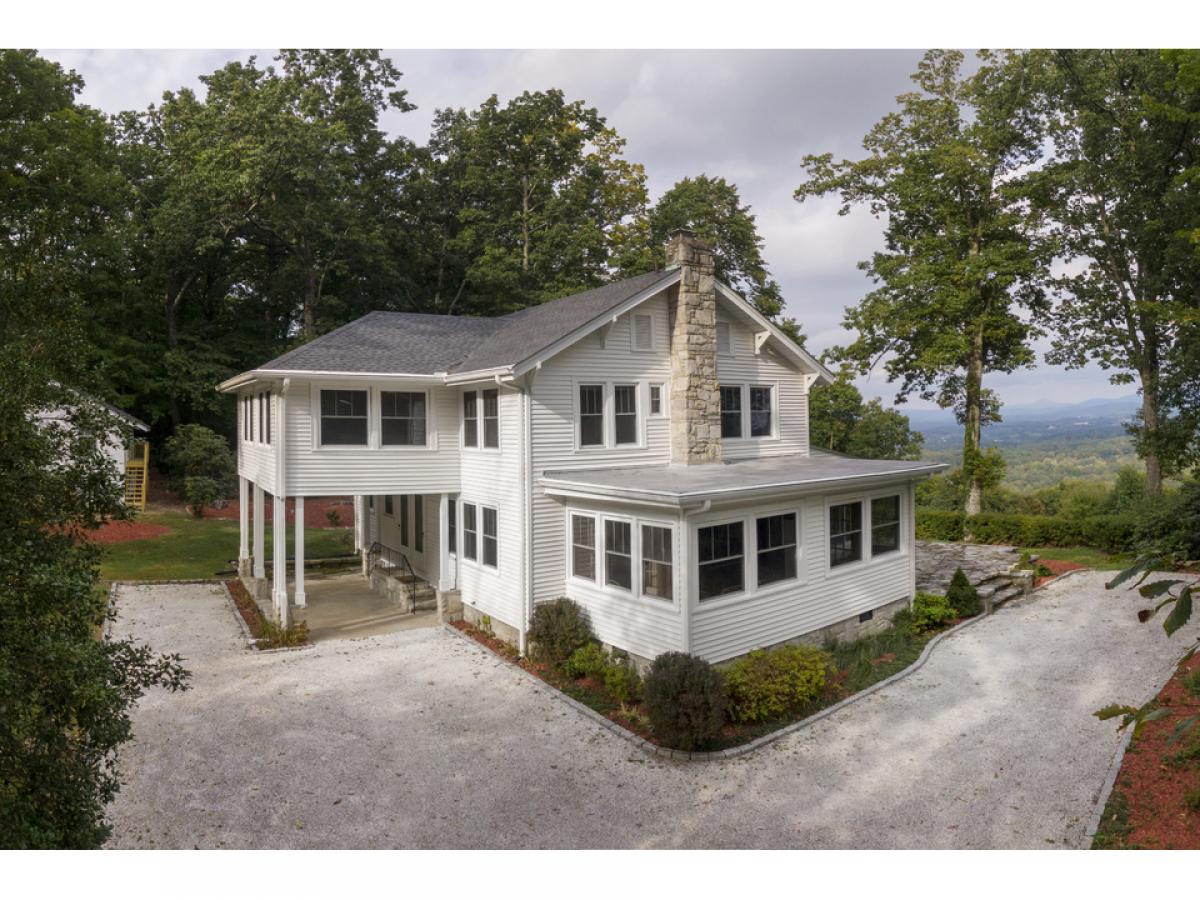 Picture of Home For Sale in Laurel Park, North Carolina, United States