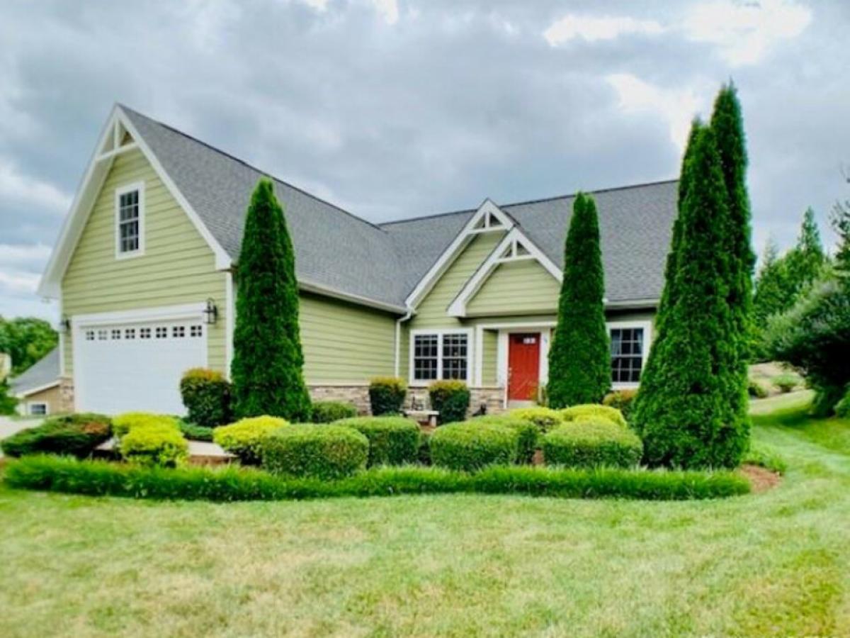 Picture of Home For Sale in Fletcher, North Carolina, United States