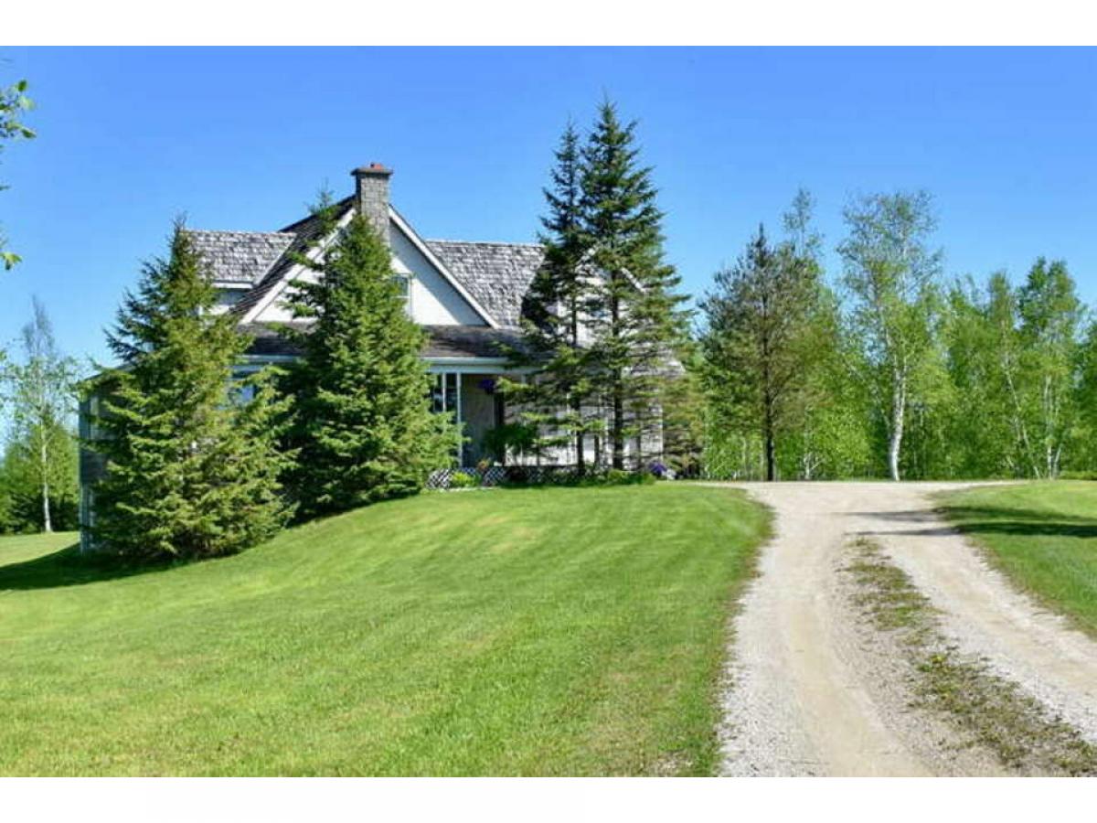 Picture of Home For Sale in Flesherton, Ontario, Canada