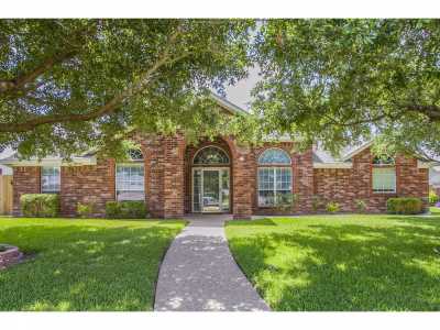 Home For Sale in Hewitt, Texas