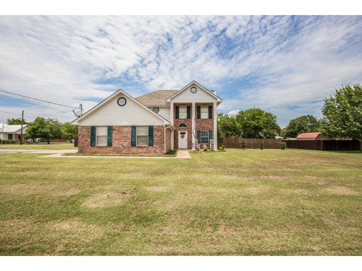 Picture of Home For Sale in Crawford, Texas, United States