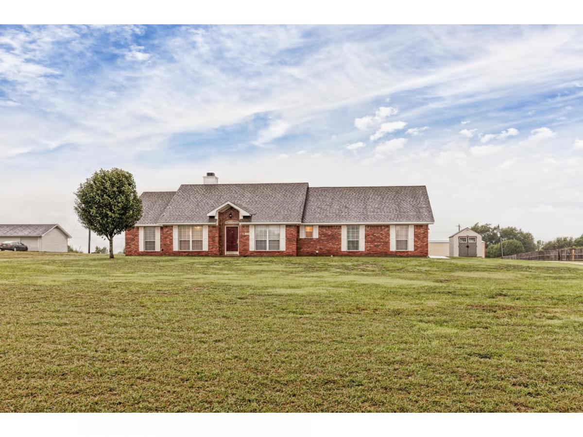 Picture of Home For Sale in West, Texas, United States