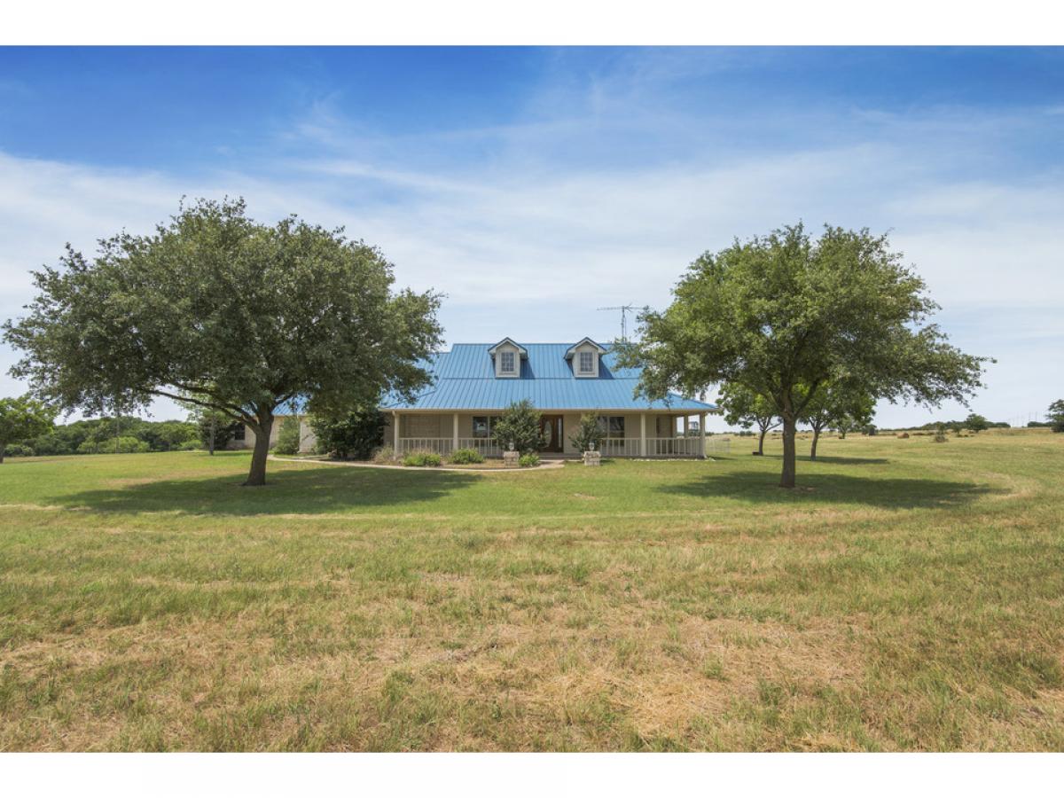 Picture of Home For Sale in Crawford, Texas, United States