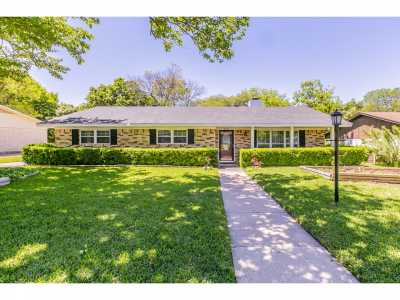 Home For Sale in Woodway, Texas