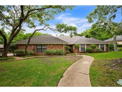 Home For Sale in Woodway, Texas