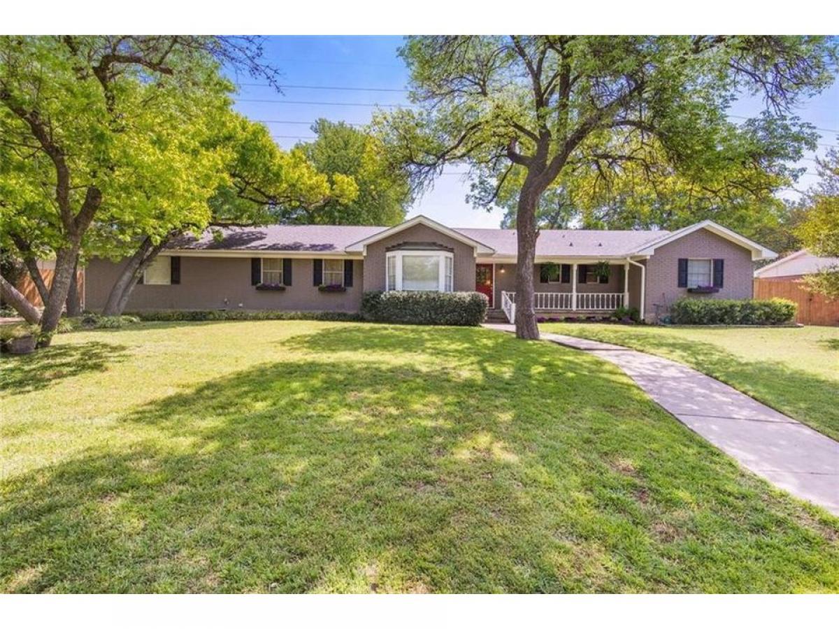 Picture of Home For Sale in Woodway, Texas, United States