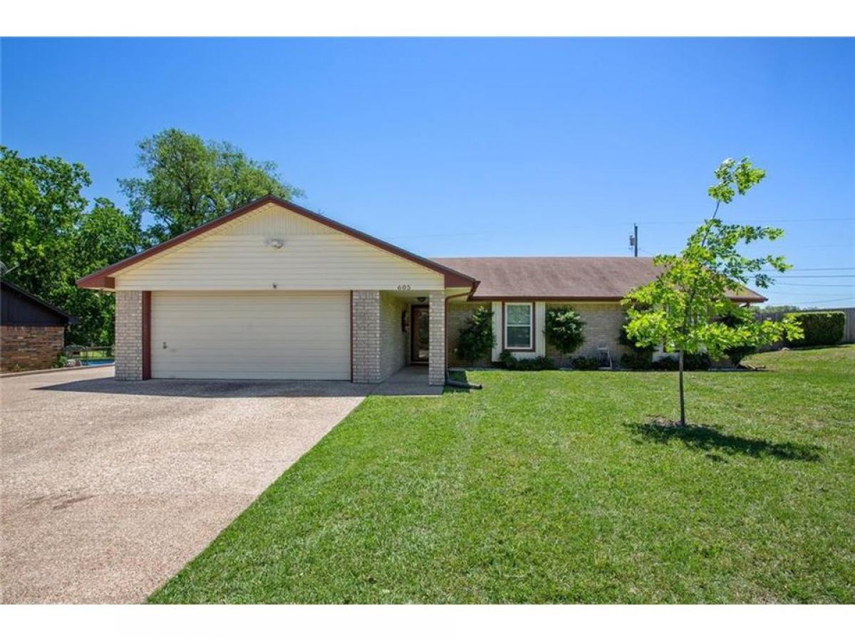 Picture of Home For Sale in Hewitt, Texas, United States