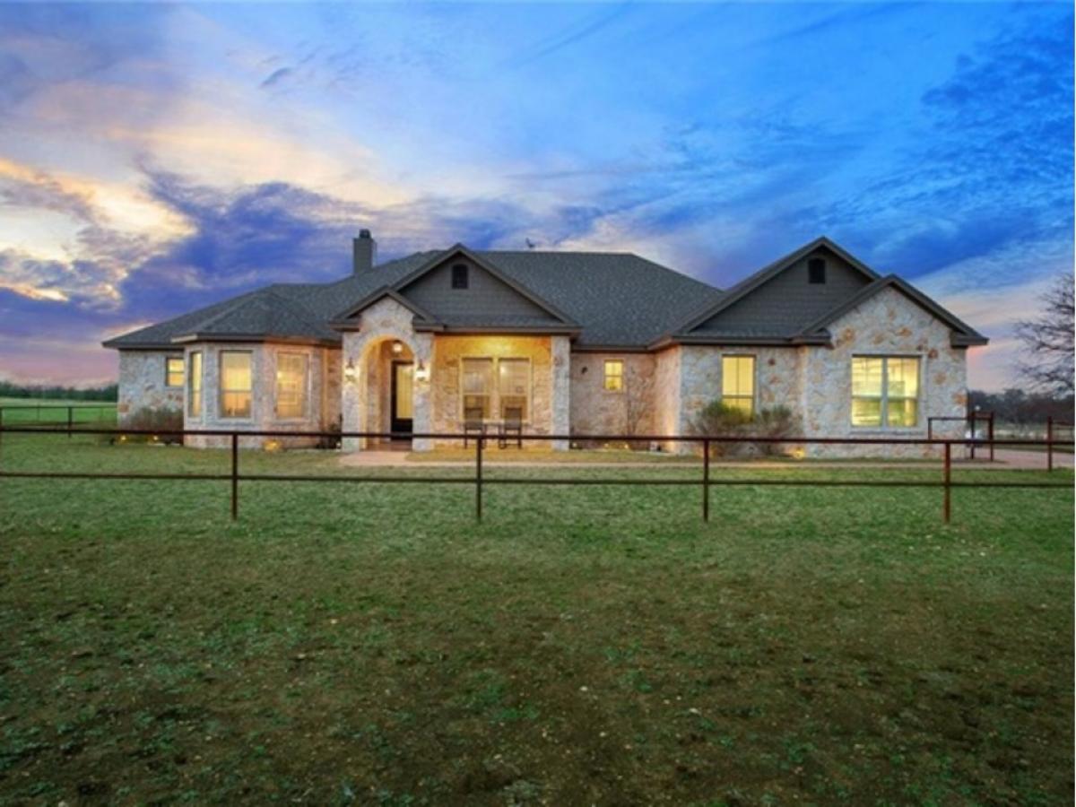 Picture of Home For Sale in Woodway, Texas, United States