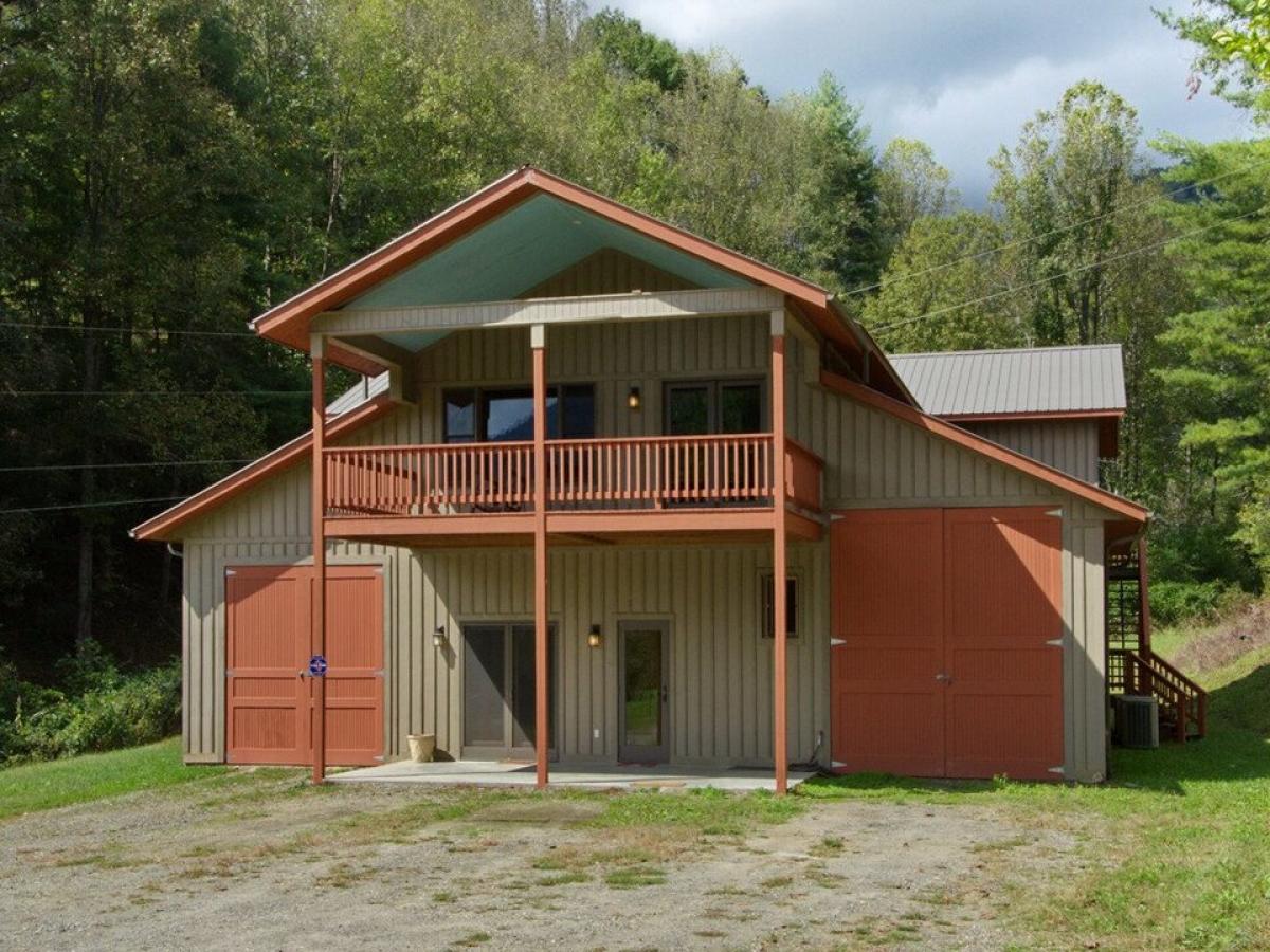 Picture of Home For Sale in Burnsville, North Carolina, United States