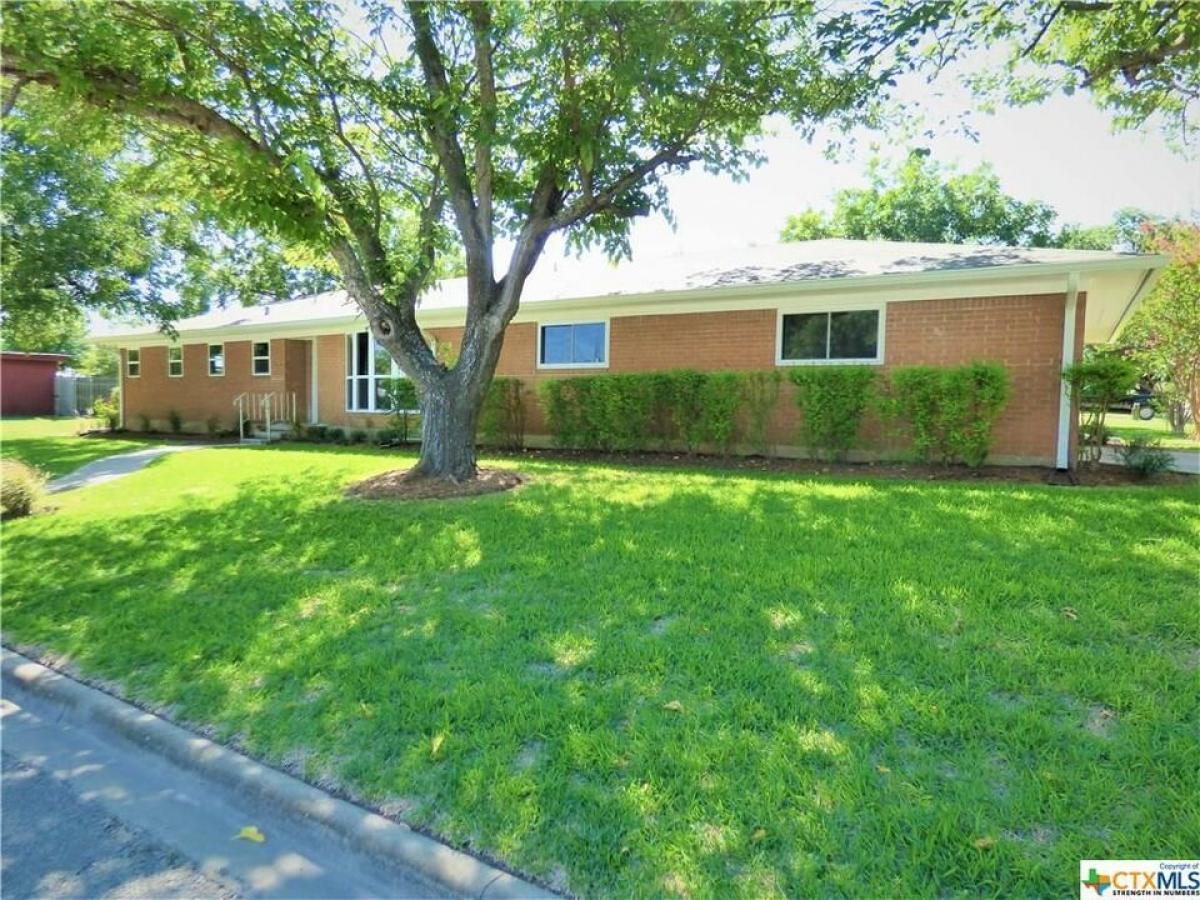 Picture of Home For Sale in Clifton, Texas, United States