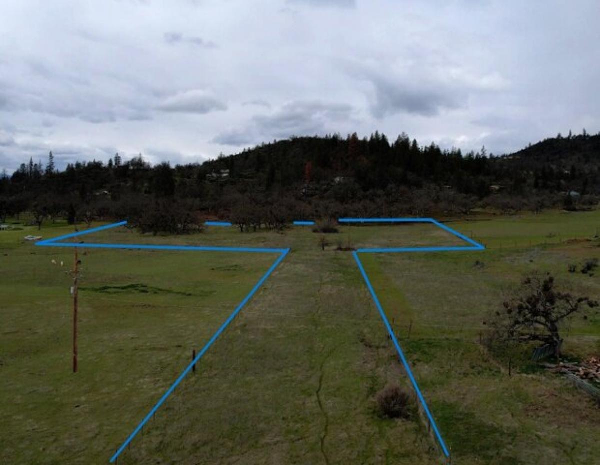 Picture of Residential Land For Sale in Eagle Point, Oregon, United States