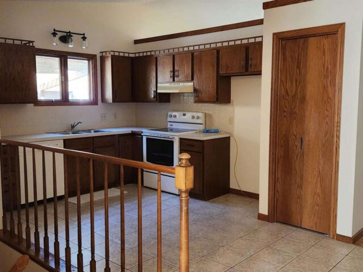 Picture of Home For Sale in Hutchinson, Kansas, United States