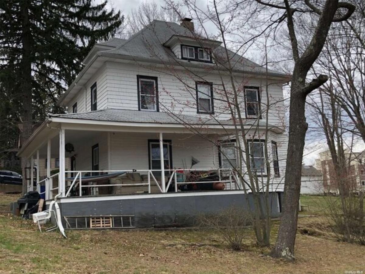 Picture of Home For Sale in Huntington, New York, United States