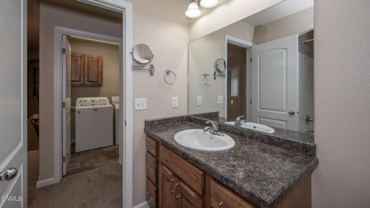 Picture of Home For Sale in Bismarck, North Dakota, United States