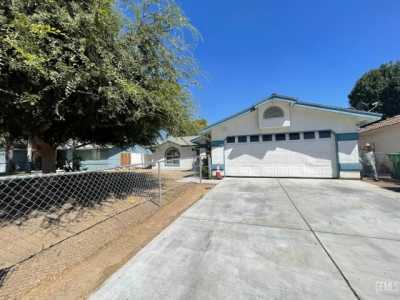 Home For Sale in Shafter, California