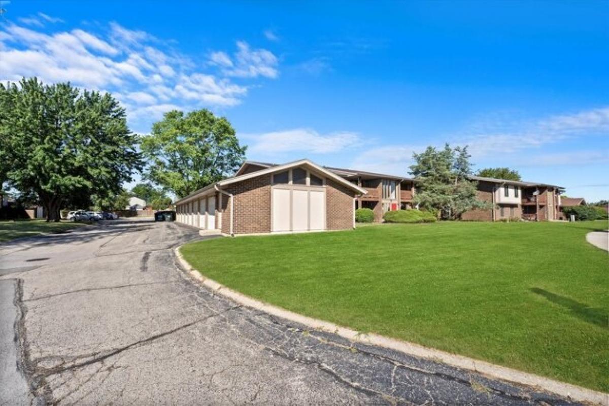 Picture of Home For Sale in Streamwood, Illinois, United States