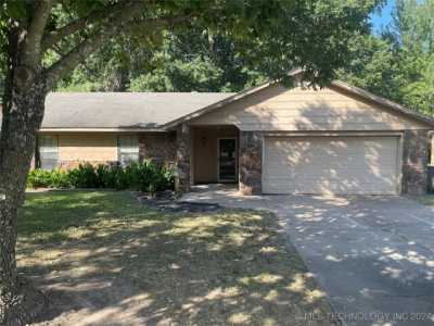 Home For Sale in Coweta, Oklahoma