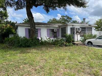 Home For Sale in Saint Petersburg, Florida