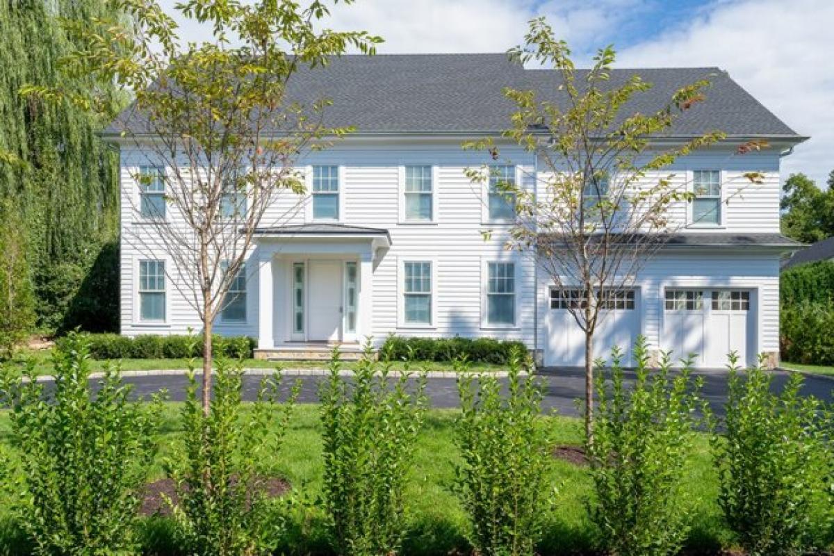 Picture of Home For Sale in Darien, Connecticut, United States