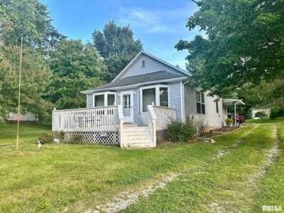 Home For Sale in Thayer, Illinois