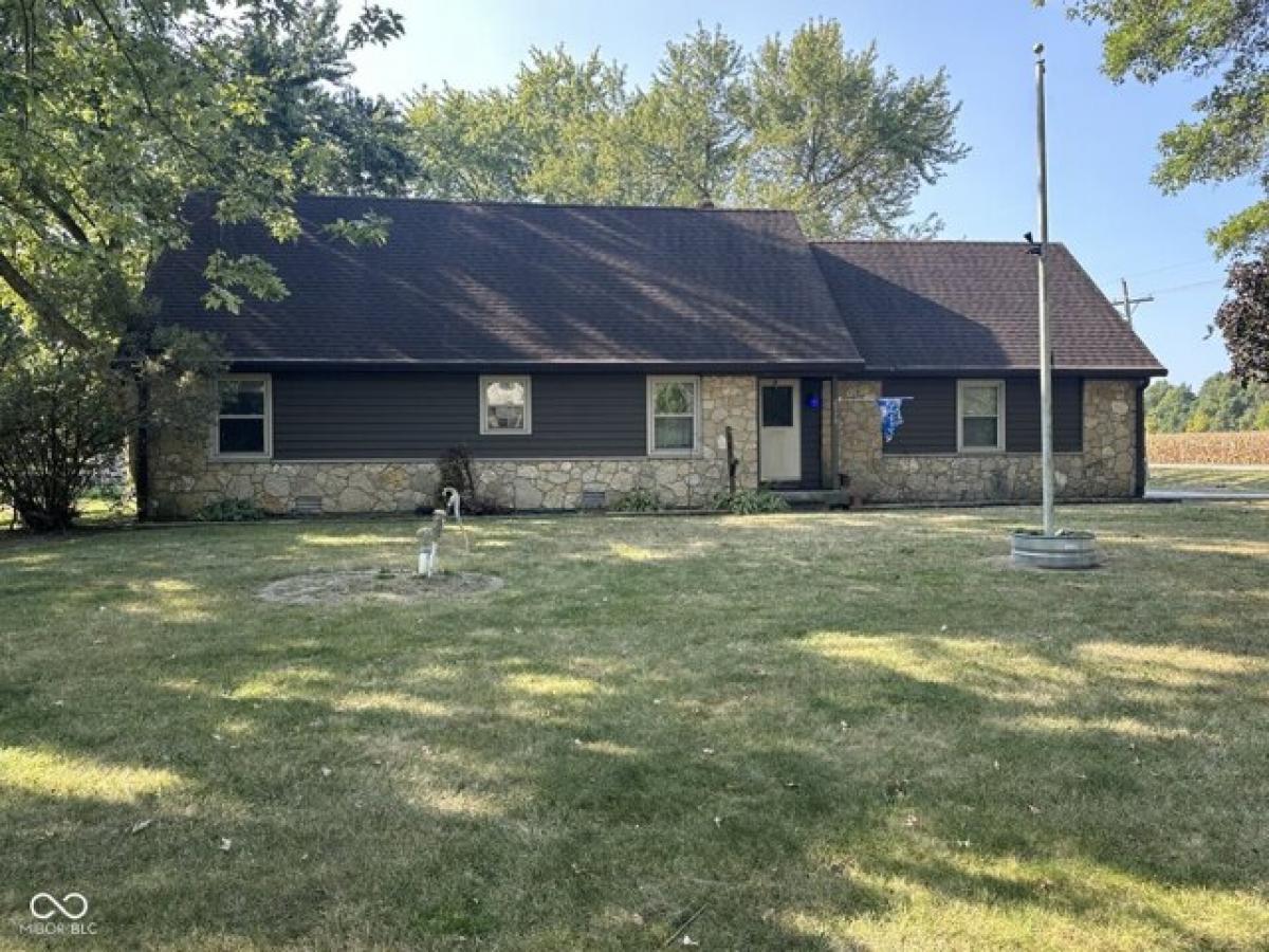 Picture of Home For Sale in New Palestine, Indiana, United States