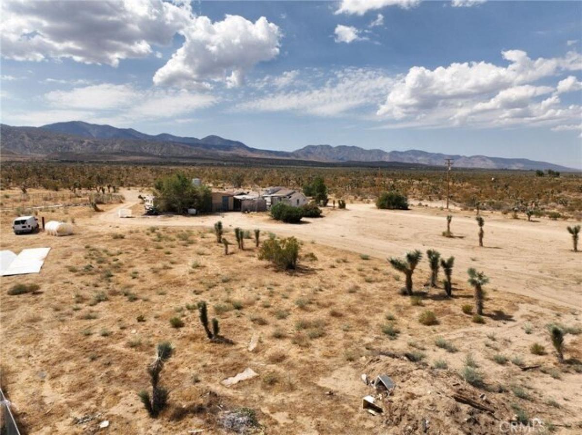 Picture of Home For Sale in Llano, California, United States