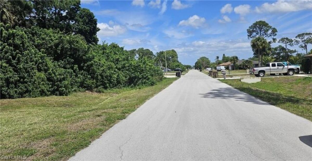 Picture of Residential Land For Sale in Lehigh Acres, Florida, United States