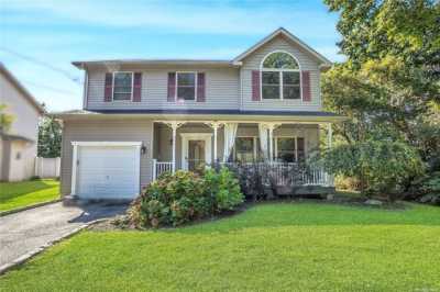 Home For Sale in Islip, New York