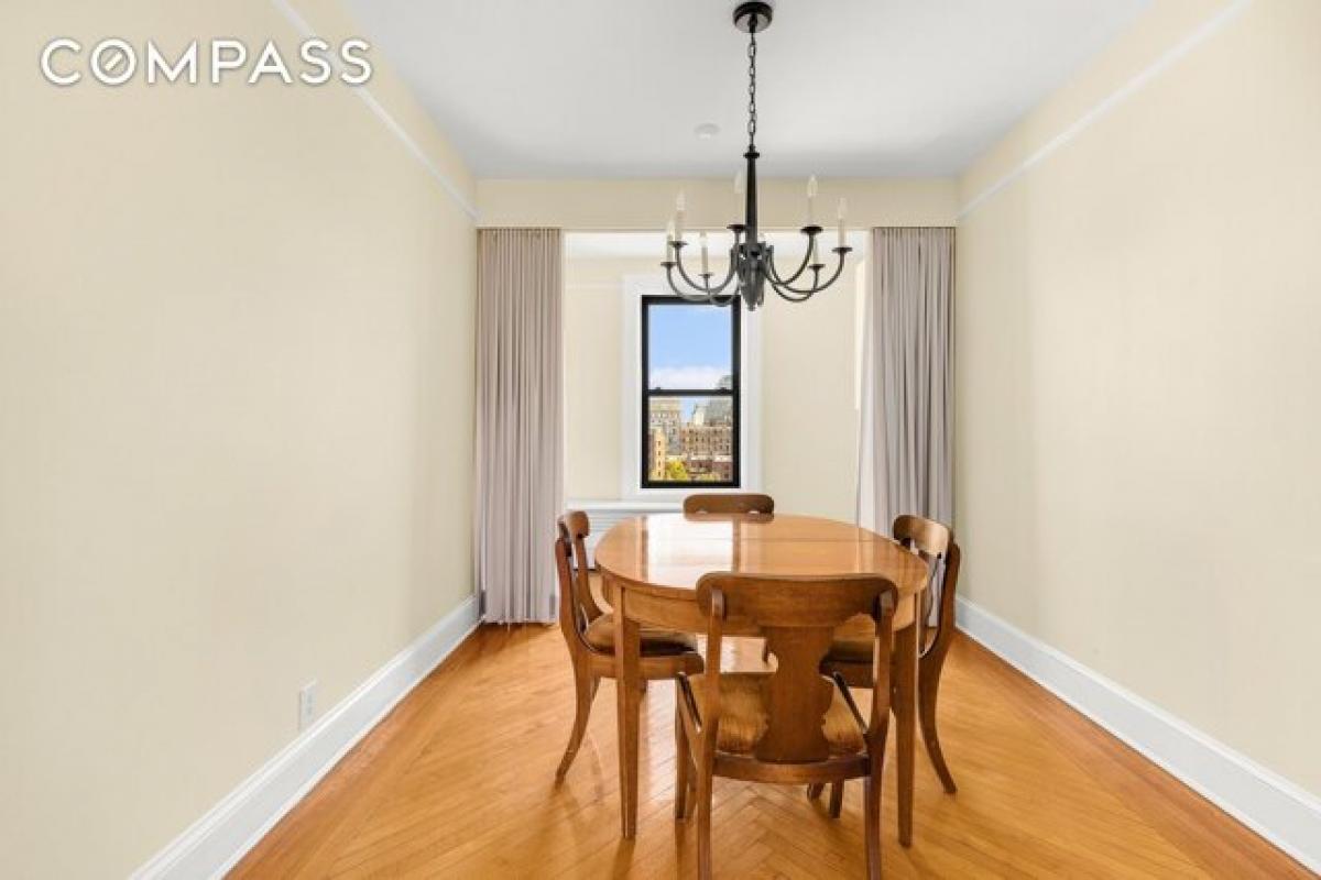 Picture of Home For Sale in Brooklyn, New York, United States