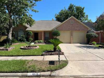 Home For Sale in Friendswood, Texas