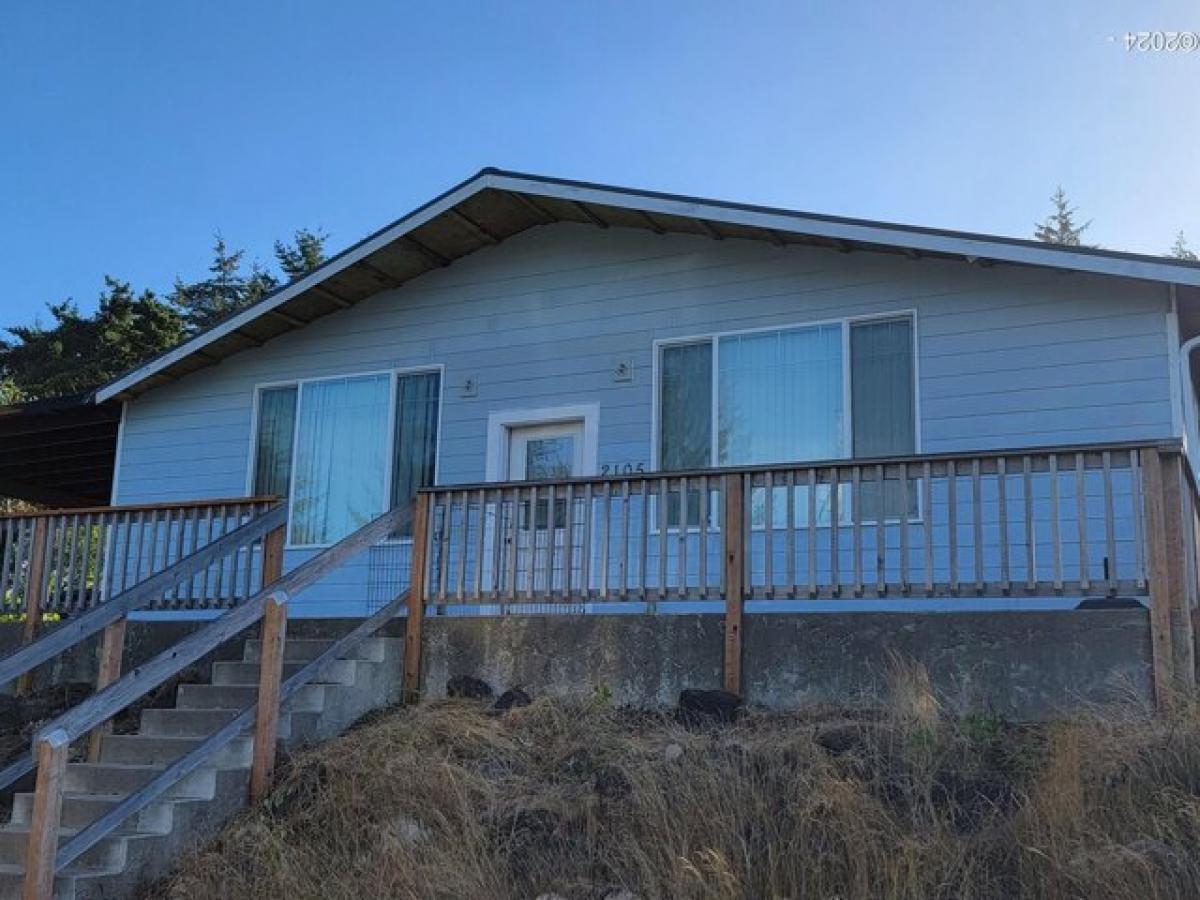 Picture of Home For Sale in Waldport, Oregon, United States