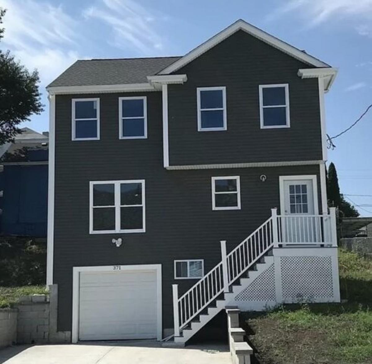 Picture of Home For Sale in Fall River, Massachusetts, United States