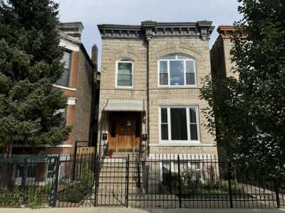 Home For Rent in Chicago, Illinois