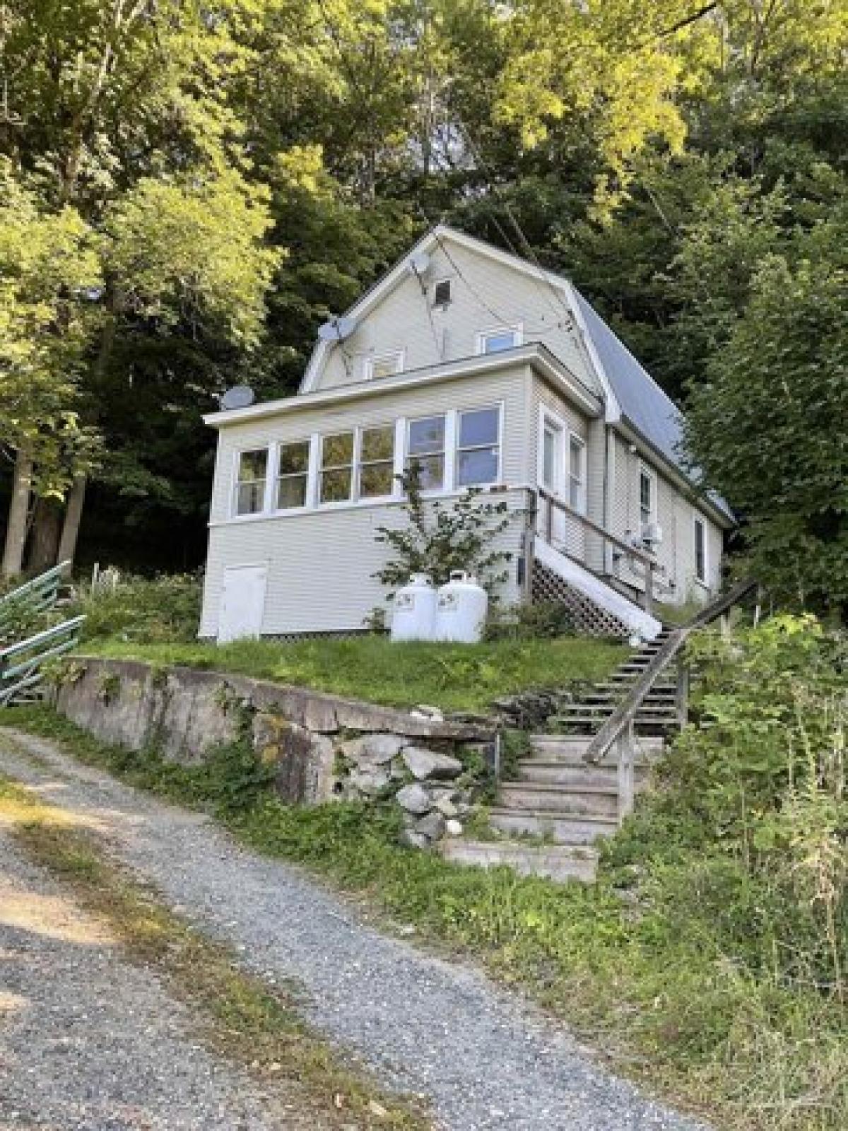 Picture of Home For Sale in Bethel, Vermont, United States